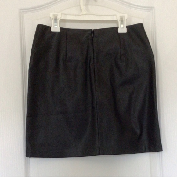 Womens faux leather black mini skirt. - Picture 2 of 3